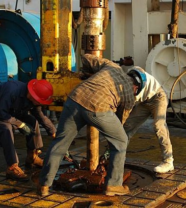Rig crew making connection during drilling operations.
